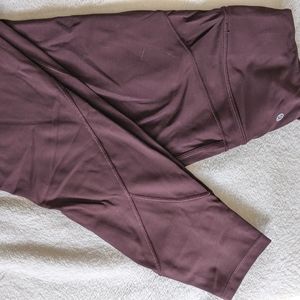 Lululemon High Rise In Movement Leggings Everlux size 6 25"